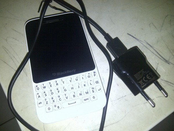 blackberry Q5 white batangan