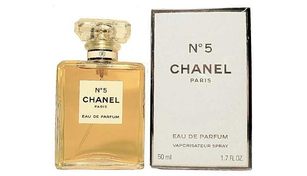 10 Parfum Berkelas, Kesukaan Wanita seperti Atut