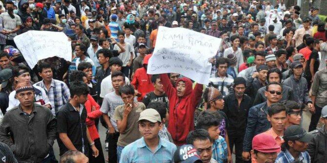 6 Aksi Konyol Pendukung Bayaran Ratu Atu