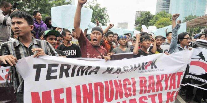 6 Aksi Konyol Pendukung Bayaran Ratu Atu