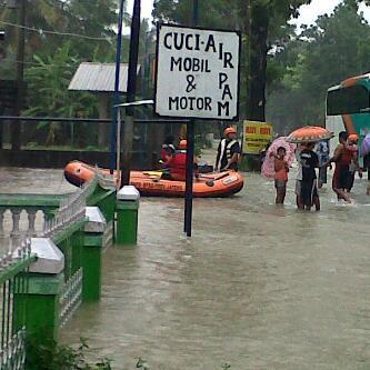 ANE KORBAN BANJIR BESAR DI PURWOREJO GAN :(