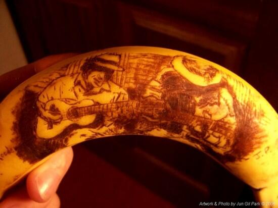 Unik gan, Melukis di Kulit Pisang &gt;&gt;