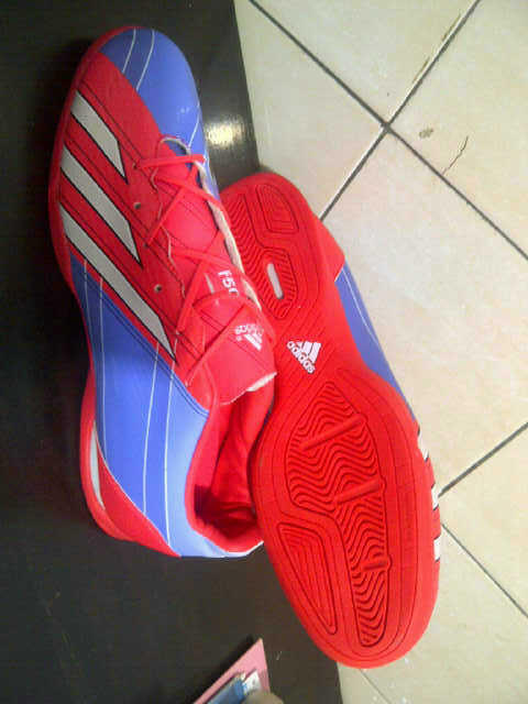 SEPATU FUTSAL REPLIKA ORI ADIDAS & NIKE, ADA MACAM2 JERSEY JUGA. (MITRA SPORT)