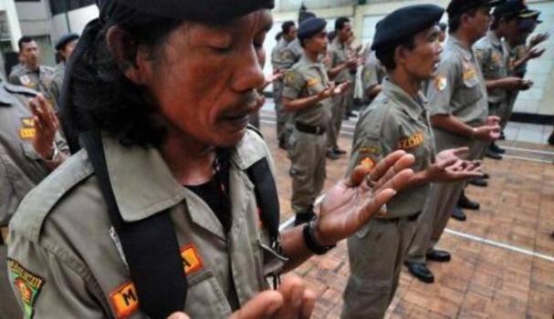 Ga setuju dengan perbedaan agama, monggo out dari Indonesia !