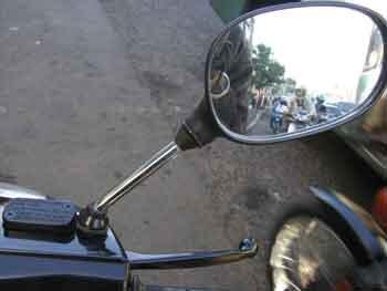 yang ada kamera parkir di mobilnya, masuk !