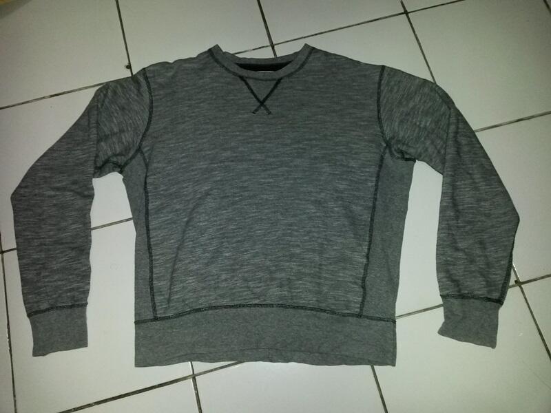 SWEATER / SWEATSHIRT UNIQLO ORIGINAL WARNA JARANG DITEMUKAN