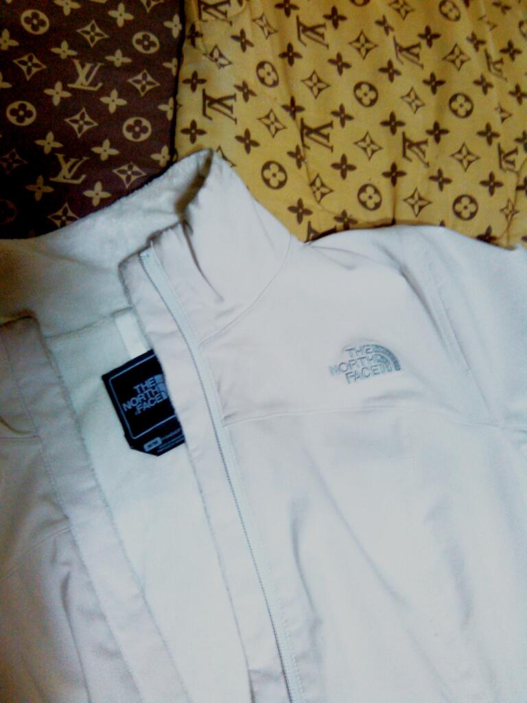 Jaket The North Face, Jaket Escape, Sepatu Outdoor Columbia, Celana Cargo Uniqlo