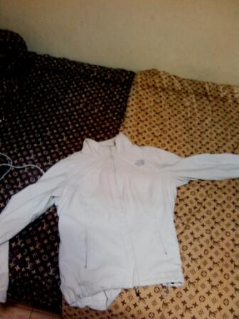 Jaket The North Face, Jaket Escape, Sepatu Outdoor Columbia, Celana Cargo Uniqlo