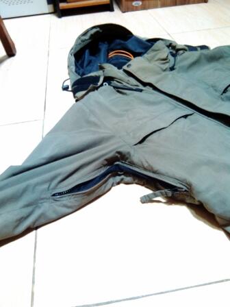 Jaket The North Face, Jaket Escape, Sepatu Outdoor Columbia, Celana Cargo Uniqlo