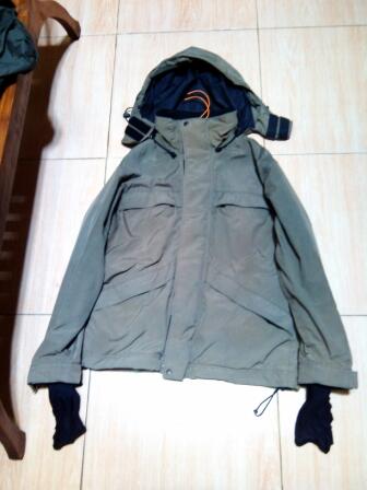 Jaket The North Face, Jaket Escape, Sepatu Outdoor Columbia, Celana Cargo Uniqlo