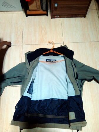 Jaket The North Face, Jaket Escape, Sepatu Outdoor Columbia, Celana Cargo Uniqlo