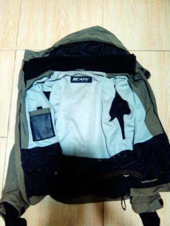 Jaket The North Face, Jaket Escape, Sepatu Outdoor Columbia, Celana Cargo Uniqlo
