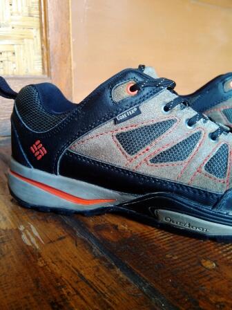 Jaket The North Face, Jaket Escape, Sepatu Outdoor Columbia, Celana Cargo Uniqlo