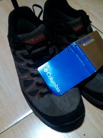 Jaket The North Face, Jaket Escape, Sepatu Outdoor Columbia, Celana Cargo Uniqlo