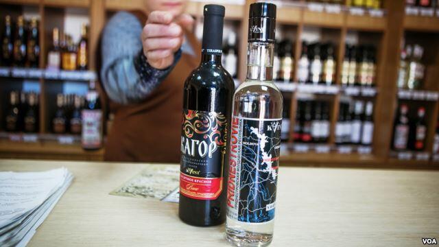 Ilmuwan Inggris Gunakan Vodka untuk Kirim SMS