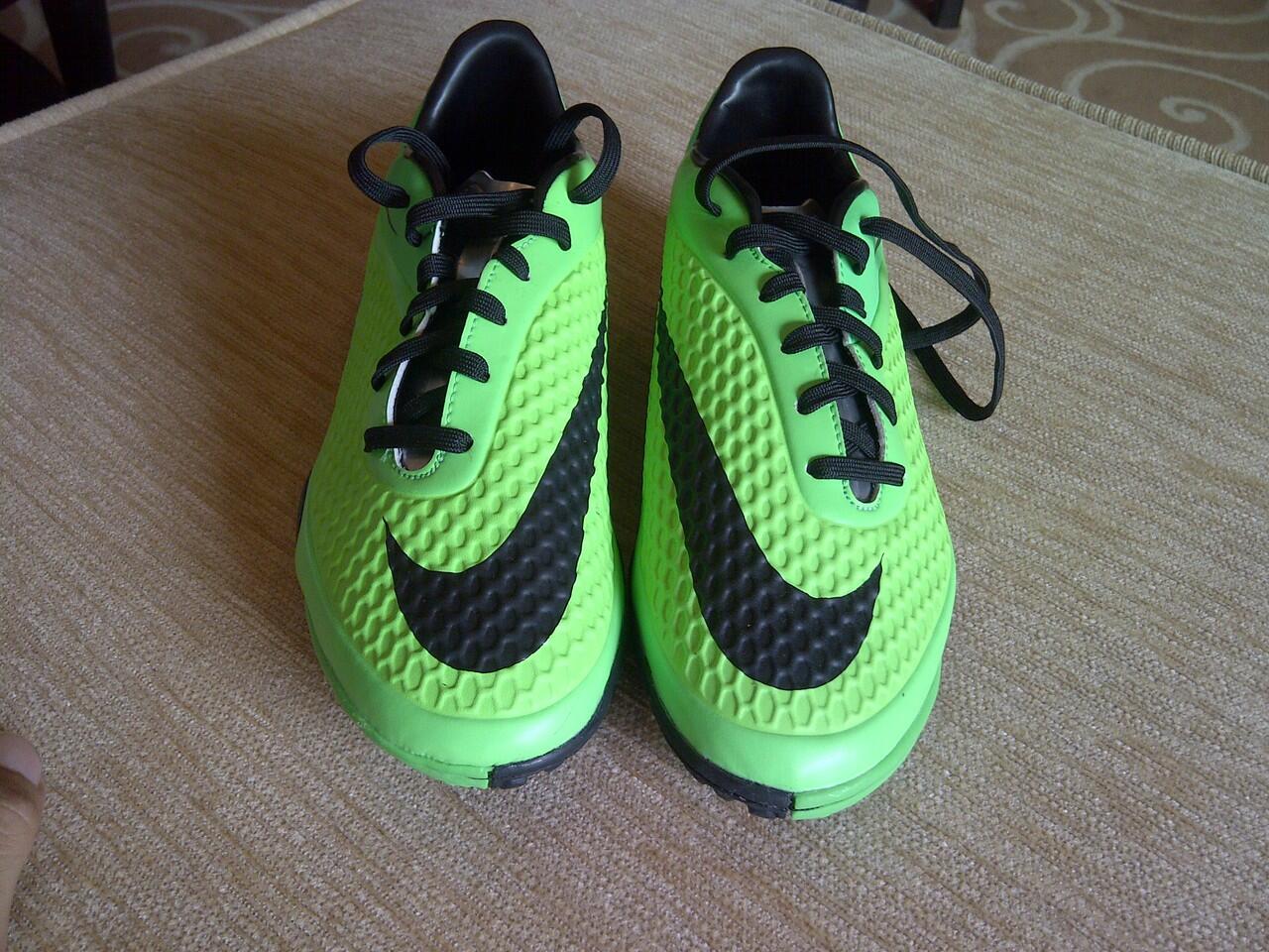 WTS / JUAL : NIKE HYPERVENOM PHELON GREEN TF SIZE 40,5 and IC SIZE 43 MURAH ORIGINAL