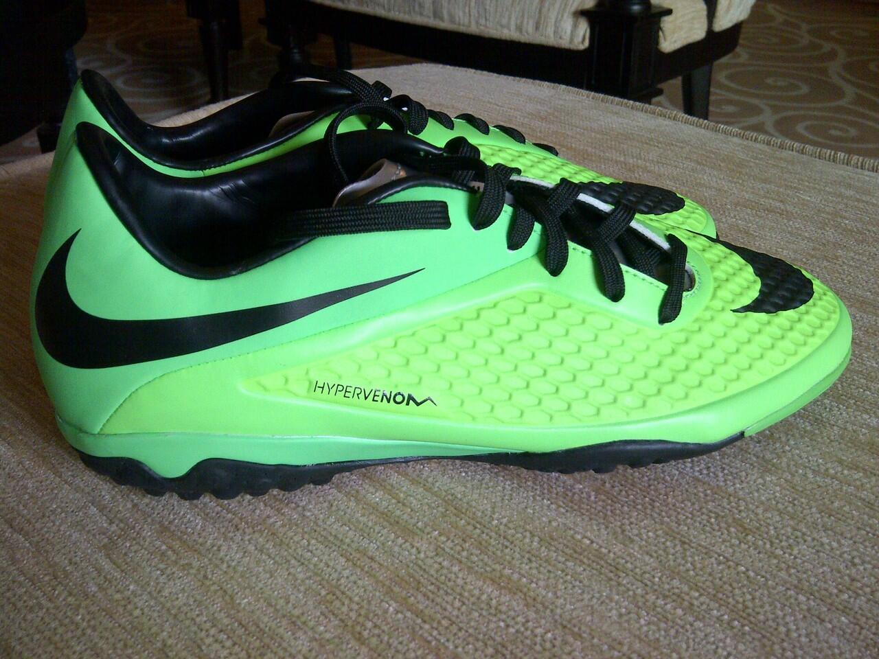 WTS / JUAL : NIKE HYPERVENOM PHELON GREEN TF SIZE 40,5 and IC SIZE 43 MURAH ORIGINAL