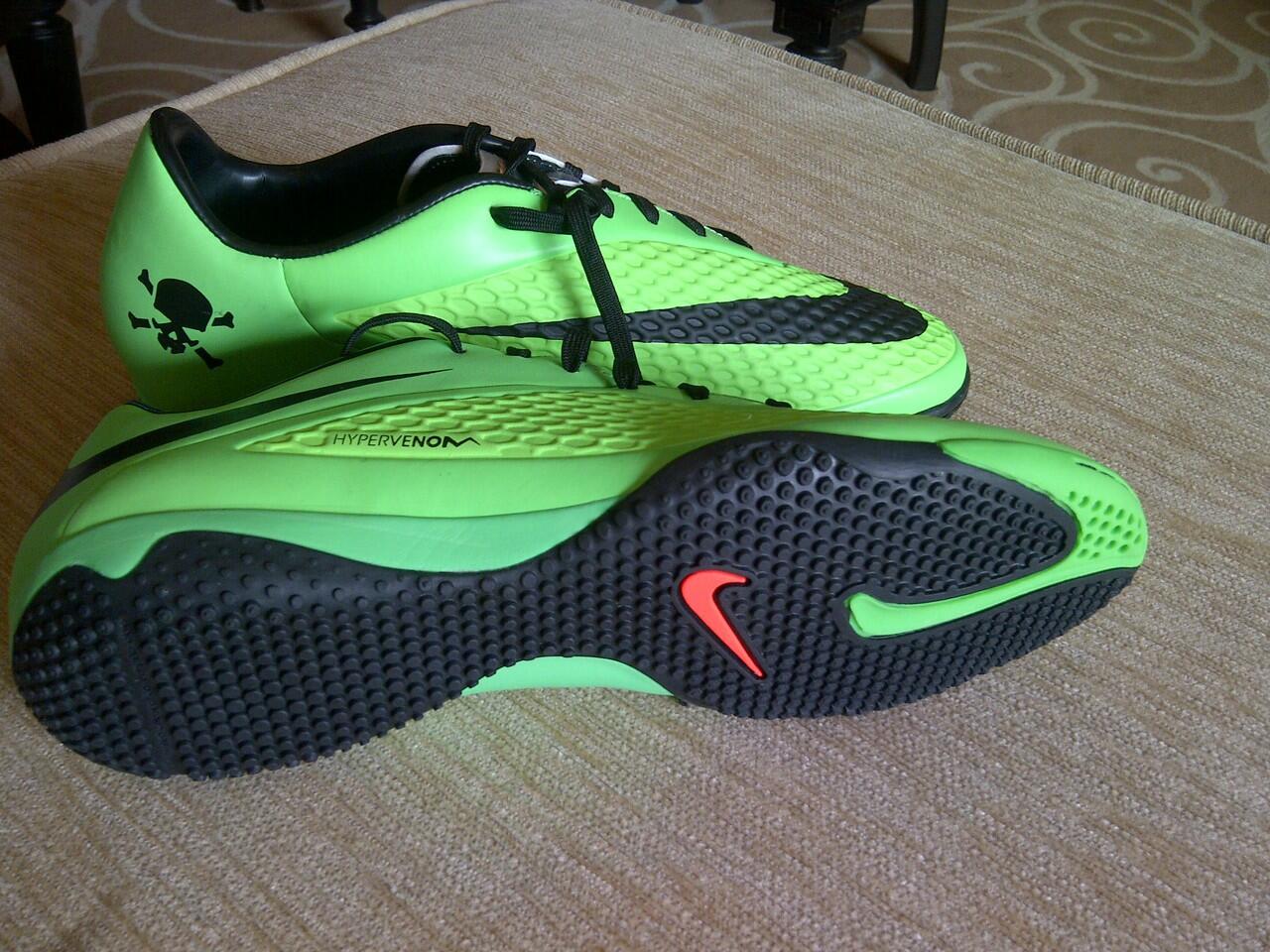 WTS / JUAL : NIKE HYPERVENOM PHELON GREEN TF SIZE 40,5 and IC SIZE 43 MURAH ORIGINAL