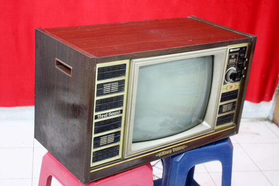 TV Antik 17" Merk Sharp