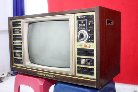 TV Antik 17" Merk Sharp