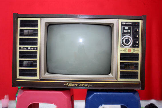 TV Antik 17" Merk Sharp