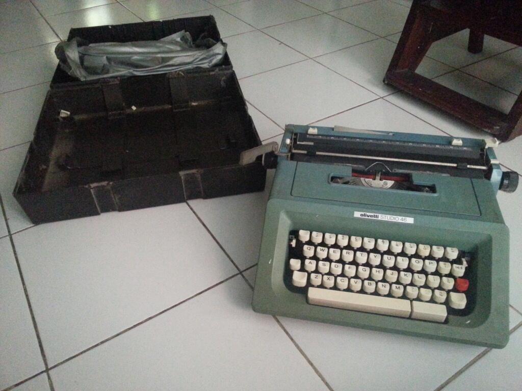 Mesin Tik Olivetti Studio 46
