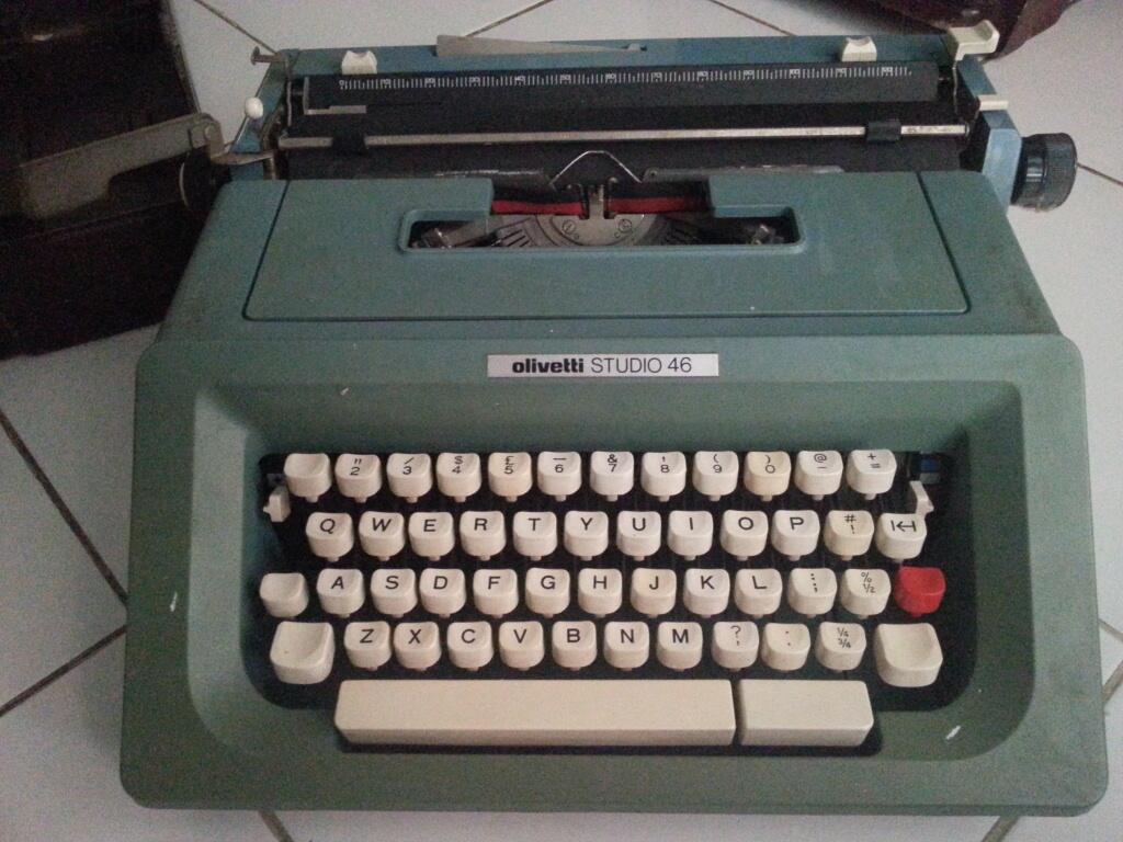 Mesin Tik Olivetti Studio 46