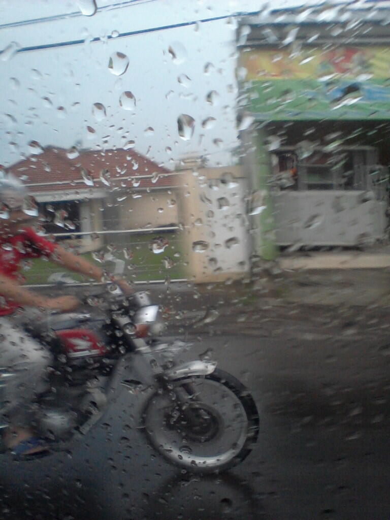 Helm Paling Aman Selama Musim Hujan Gan ..!!! ( Mudah + Pict )