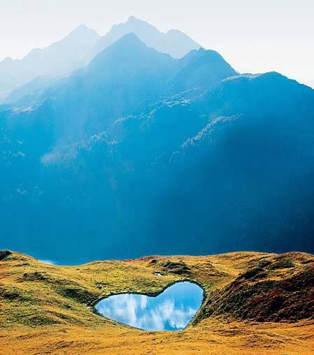 &#91;Beauty Inside&#93; Danau-Danau Indah yang Berbentuk Hati
