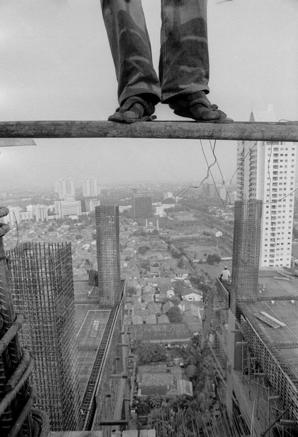 Foto2 &quot;daredevil&quot; pekerja bangunan Indonesia