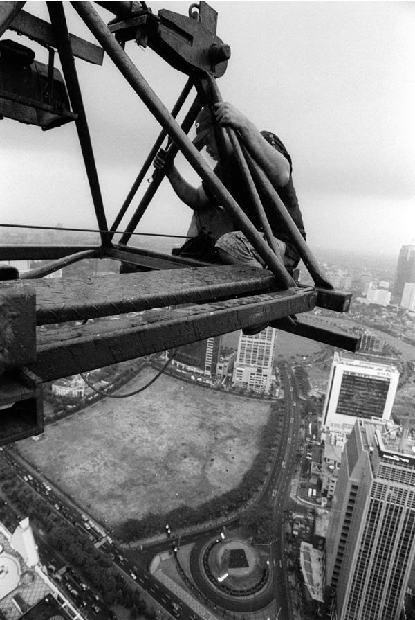 Foto2 &quot;daredevil&quot; pekerja bangunan Indonesia