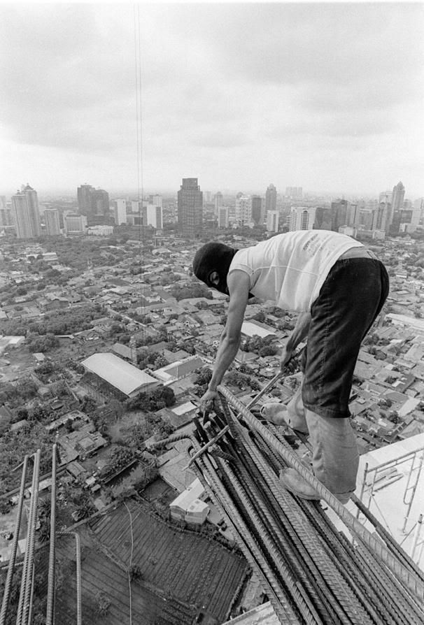 Foto2 &quot;daredevil&quot; pekerja bangunan Indonesia