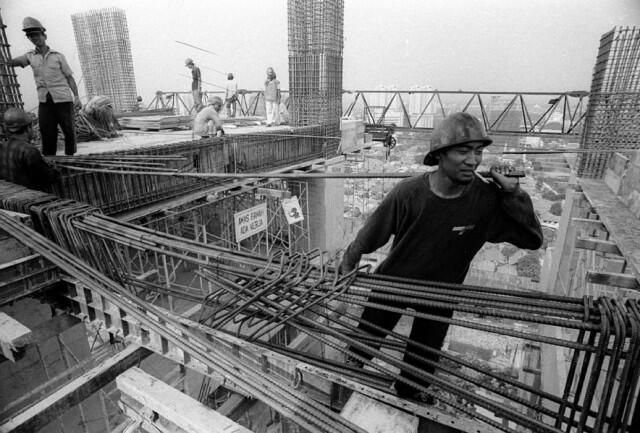 Foto2 &quot;daredevil&quot; pekerja bangunan Indonesia