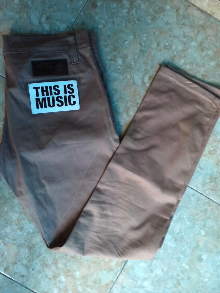 Celana Chino April murmer