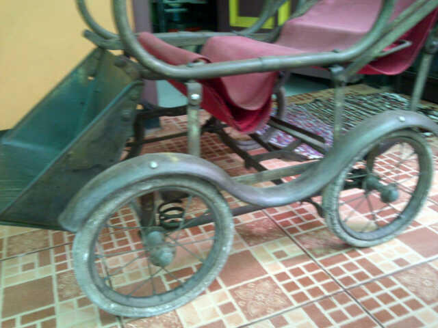 DORONGAN KERETA BAYI ERA BELANDA VINTAGE BABY STROLLER