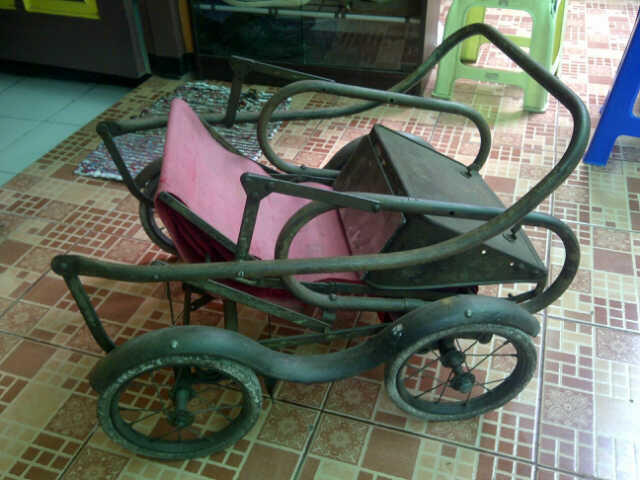 DORONGAN KERETA BAYI ERA BELANDA VINTAGE BABY STROLLER