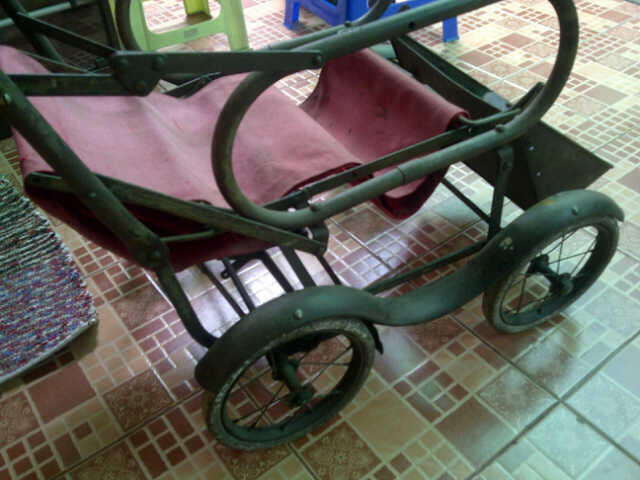 DORONGAN KERETA BAYI ERA BELANDA VINTAGE BABY STROLLER