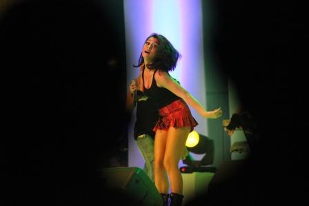 &#91;HOT&#93; Agnes Monica saat Konser di Jogja BB+17