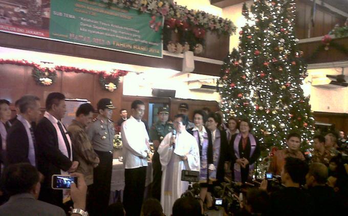 Jokowi Ucapkan Selamat Natal di Katedral, Jemaat: Horee! 