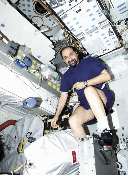 &#91;HOT&#93; Cari Tahu Yuk 8 Fakta Unik Kehidupan di Luar Angkasa