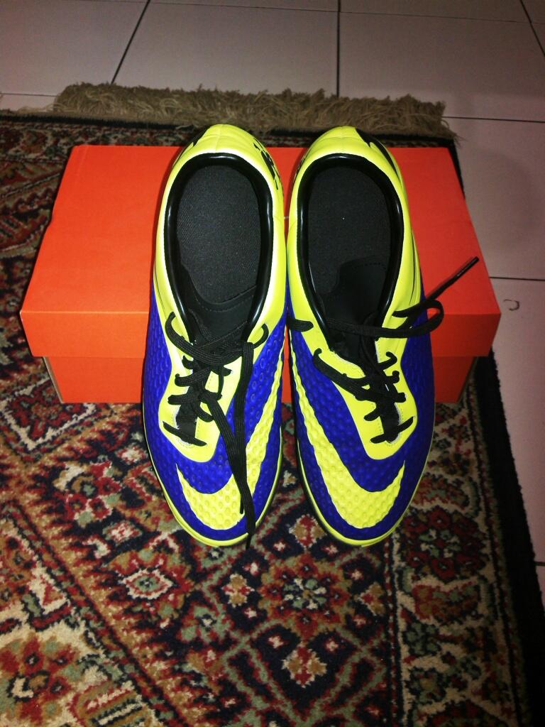 Jual nike hypervenom phelon IC size 42 ( Bonus shin guard nike ori )