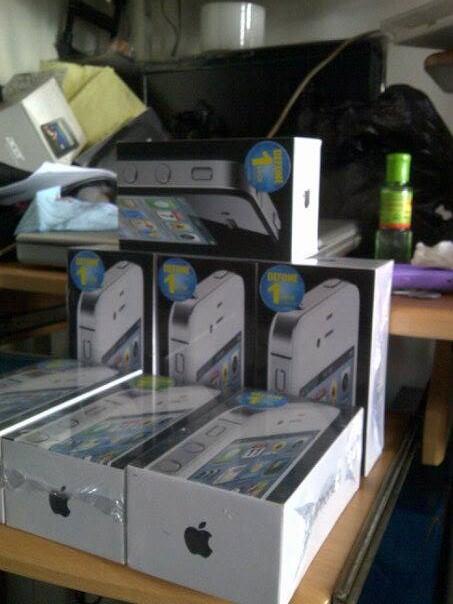Iphone 4 CDMA 32GB Black dan White New + smartfren