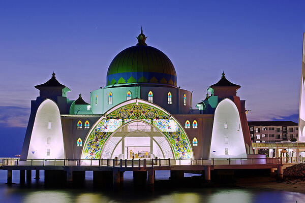 5 Masjid Terapung di Laut Paling Unik di Dunia