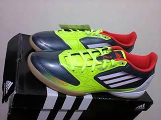 sepatu futsal & soccer adidas F10 IN 100% original no kawe