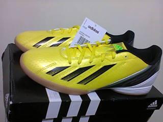 sepatu futsal & soccer adidas F10 IN 100% original no kawe
