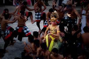 Tari Kecak Uluwatu, Great Show &amp; The Most Beautiful Place to Enjoy Sunset in Bali