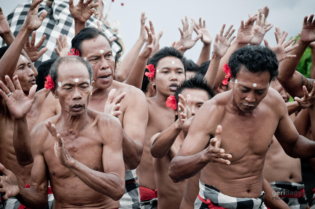 Tari Kecak Uluwatu, Great Show &amp; The Most Beautiful Place to Enjoy Sunset in Bali