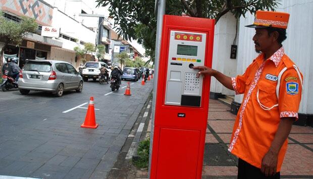 Mesin Tiket Parkir Otomatis Pertama di Indonesia (Bandung Smart City)