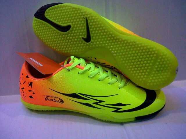 Sepatu Nike Mercurial HyperVenom, Adidas Made In Italy Murah 120.000an