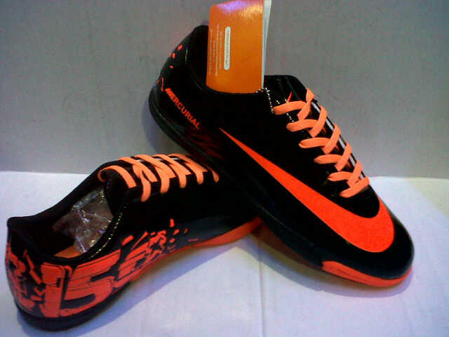 Sepatu Nike Mercurial HyperVenom, Adidas Made In Italy Murah 120.000an